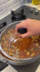 Resting the cooked pilaf with a paper towel under the lid to absorb excess moisture.