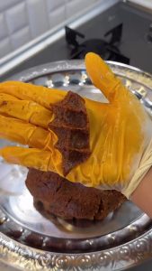 Shaping the spicy bulgur paste into traditional finger-pressed rolls by hand.