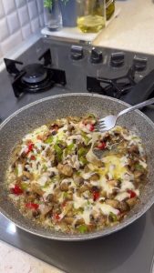 The final look of the dish with the cheese completely melted and ready to serve.