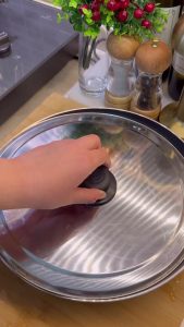 Pouring the rest of the egg sauce over the top layer of shredded yufka.
